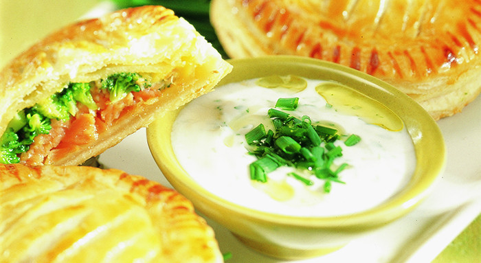 Blätterteigtaschen mit Lachs und Brokkoli